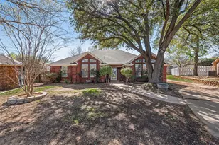 4102 Autumn Ridge Ct, Arlington, TX 76016 - Photo 2