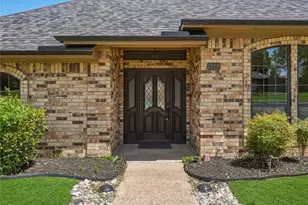 2226 Diamond Oaks Dr, Garland, TX 75044 - Photo 2