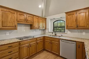 2226 Diamond Oaks Dr, Garland, TX 75044 - Photo 10