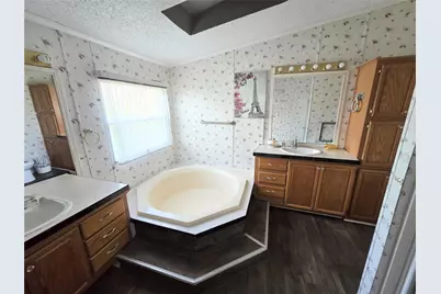 813 W 12th Street, Cameron, TX 76520 - Photo 16