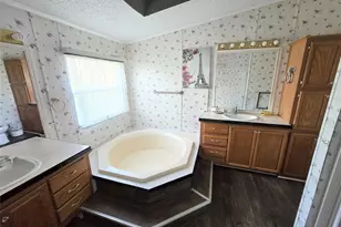 813 W 12th St, Cameron, TX 76520 - Photo 16