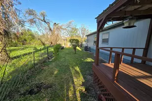 813 W 12th St, Cameron, TX 76520 - Photo 24