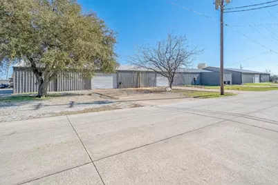 901 McDonald Drive E #B, Pilot Point, TX 76258 - Photo 2