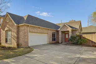 403 Hideaway Ct, Euless, TX 76039 - Photo 2