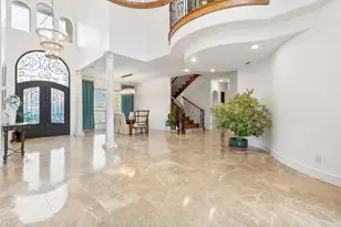 217 Steeplechase Dr, Irving, TX 75062 - Photo 2