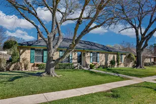 2005 Brentwood St, Gainesville, TX 76240 - Photo 2