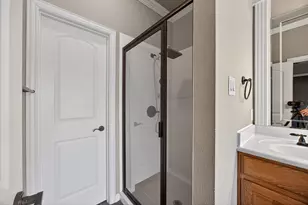 2940 Europa Dr, Grand Prairie, TX 75052 - Photo 10