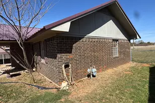 710 Charles St, Seymour, TX 76380 - Photo 2