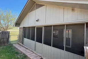 710 Charles St, Seymour, TX 76380 - Photo 6