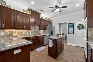 2515 Lakeshore Dr, Cleburne, TX 76033 - Photo 6