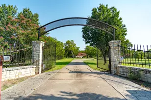 408 Rainey St, Bonham, TX 75418 - Photo 4