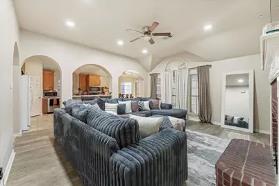 519 Delores Drive, Grand Prairie, TX 75052 - Photo 14