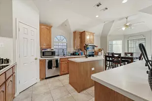 519 Delores Dr, Grand Prairie, TX 75052 - Photo 10