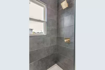 943 E Richmond Avenue, Fort Worth, TX 76104 - Photo 16