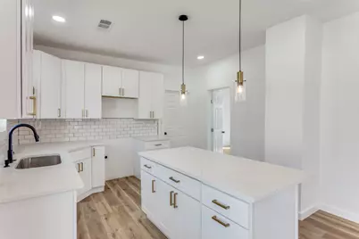 943 E Richmond Avenue, Fort Worth, TX 76104 - Photo 12