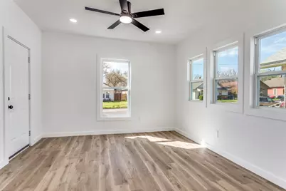 943 E Richmond Avenue, Fort Worth, TX 76104 - Photo 4