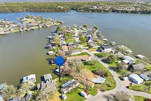 4037 Lands End Ct, Granbury, TX 76048 - Photo 2