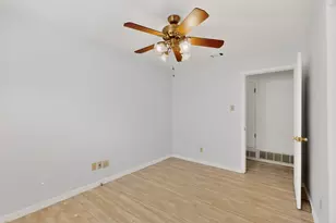 412 Elaine Dr, Irving, TX 75060 - Photo 32