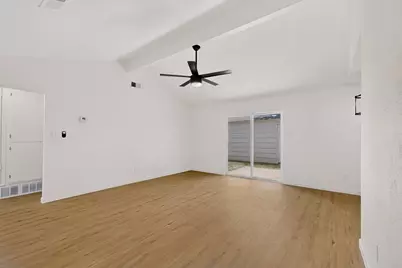 1304 Glynn Oaks Drive, Arlington, TX 76010 - Photo 4