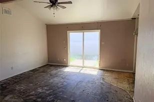 1304 Glynn Oaks Dr, Arlington, TX 76010 - Photo 2