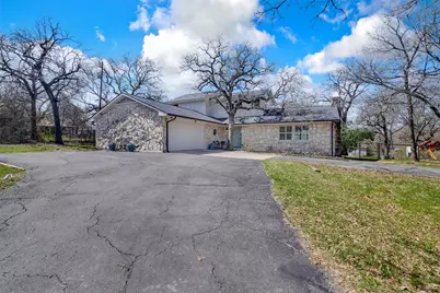 132 S Briaroaks Road, Burleson, TX 76028 - Photo 2