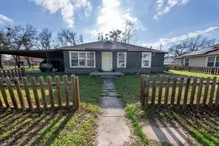 662 N Barton St, Stephenville, TX 76401 - Photo 1