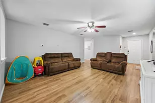 636 Capricorn St, Cedar Hill, TX 75104 - Photo 8