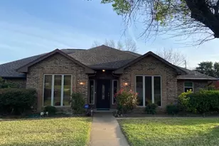 2013 Hazelwood Dr, Grand Prairie, TX 75050 - Photo 2