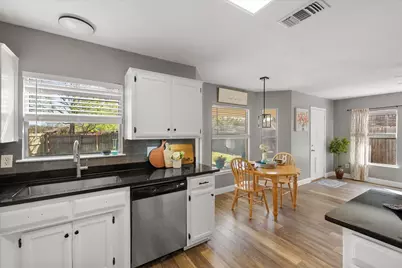 2700 Yorkfield Court, Arlington, TX 76001 - Photo 6