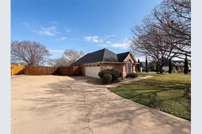 2808 Coventry Road, Crowley, TX 76036 - Photo 2