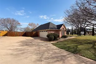 2808 Coventry Rd, Crowley, TX 76036 - Photo 2