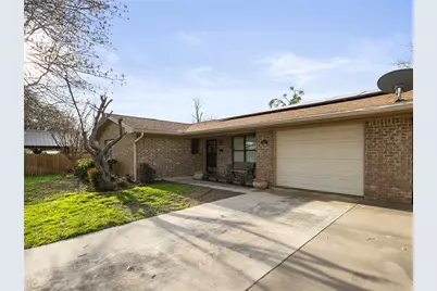 647 W Travis Street, Dublin, TX 76446 - Photo 2