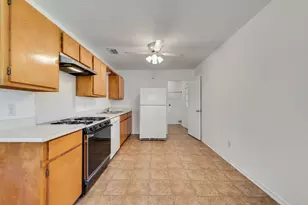 301 Lipscomb St, Cleburne, TX 76031 - Photo 8