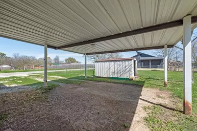 301 Lipscomb Street, Cleburne, TX 76031 - Photo 16