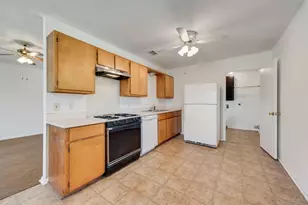 301 Lipscomb St, Cleburne, TX 76031 - Photo 6