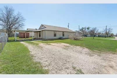 301 Lipscomb Street, Cleburne, TX 76031 - Photo 18
