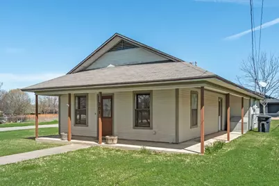 301 Lipscomb Street, Cleburne, TX 76031 - Photo 2