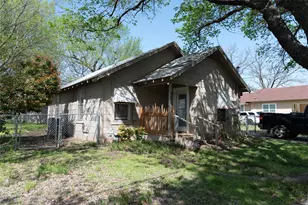 707 Ritchey St, Gainesville, TX 76240 - Photo 2