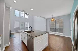 1015 W Bluff St, Fort Worth, TX 76102 - Photo 6