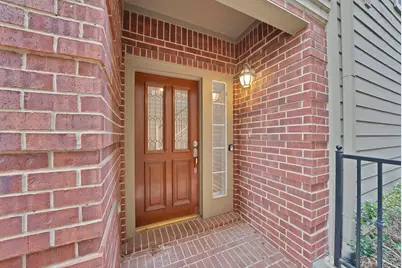 1015 W Bluff Street, Fort Worth, TX 76102 - Photo 2