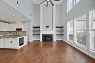 1015 W Bluff St, Fort Worth, TX 76102 - Photo 10