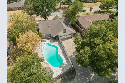 742 Austrian Road, Grand Prairie, TX 75050 - Photo 2