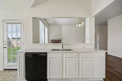 1914 Lennox Lane, Arlington, TX 76018 - Photo 10