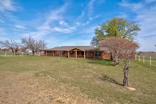 3884 E Lois Rd, Sanger, TX 76266 - Photo 2