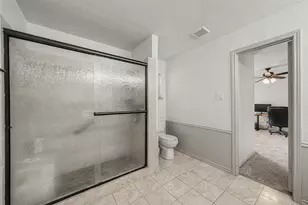 2415 Lakeview Cir, Arlington, TX 76013 - Photo 26