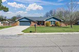 401 Brookhollow St, Decatur, TX 76234 - Photo 2