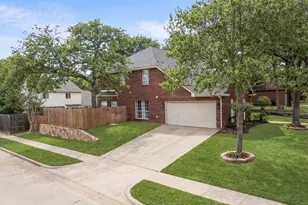 1801 Sandalwood Ln, Grapevine, TX 76051 - Photo 2