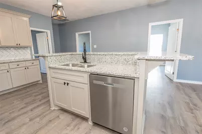 307 Bonham Street, Nocona, TX 76255 - Photo 8