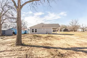 307 Bonham St, Nocona, TX 76255 - Photo 36