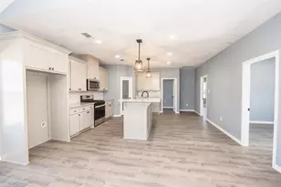 307 Bonham St, Nocona, TX 76255 - Photo 4